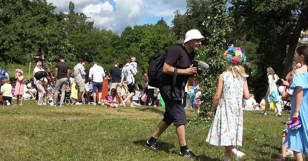 Midsommar i Saltsjö-Boo: En Tradition med Internationell Belysning